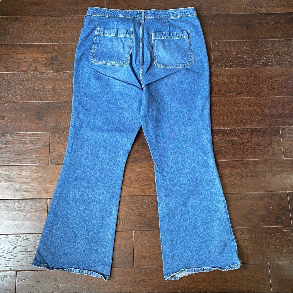 Universal Thread  High Rise Flare Jeans - Picture 3 of 6